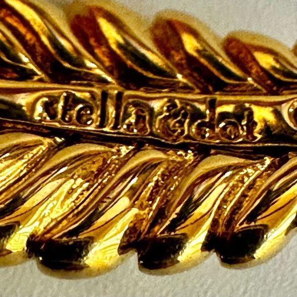 Stella & Dot Gold tone feather open Cuff Bangle bracelet - Picture 6 of 8